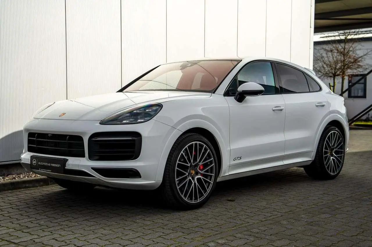 Photo 1 : Porsche Cayenne 2022 Petrol