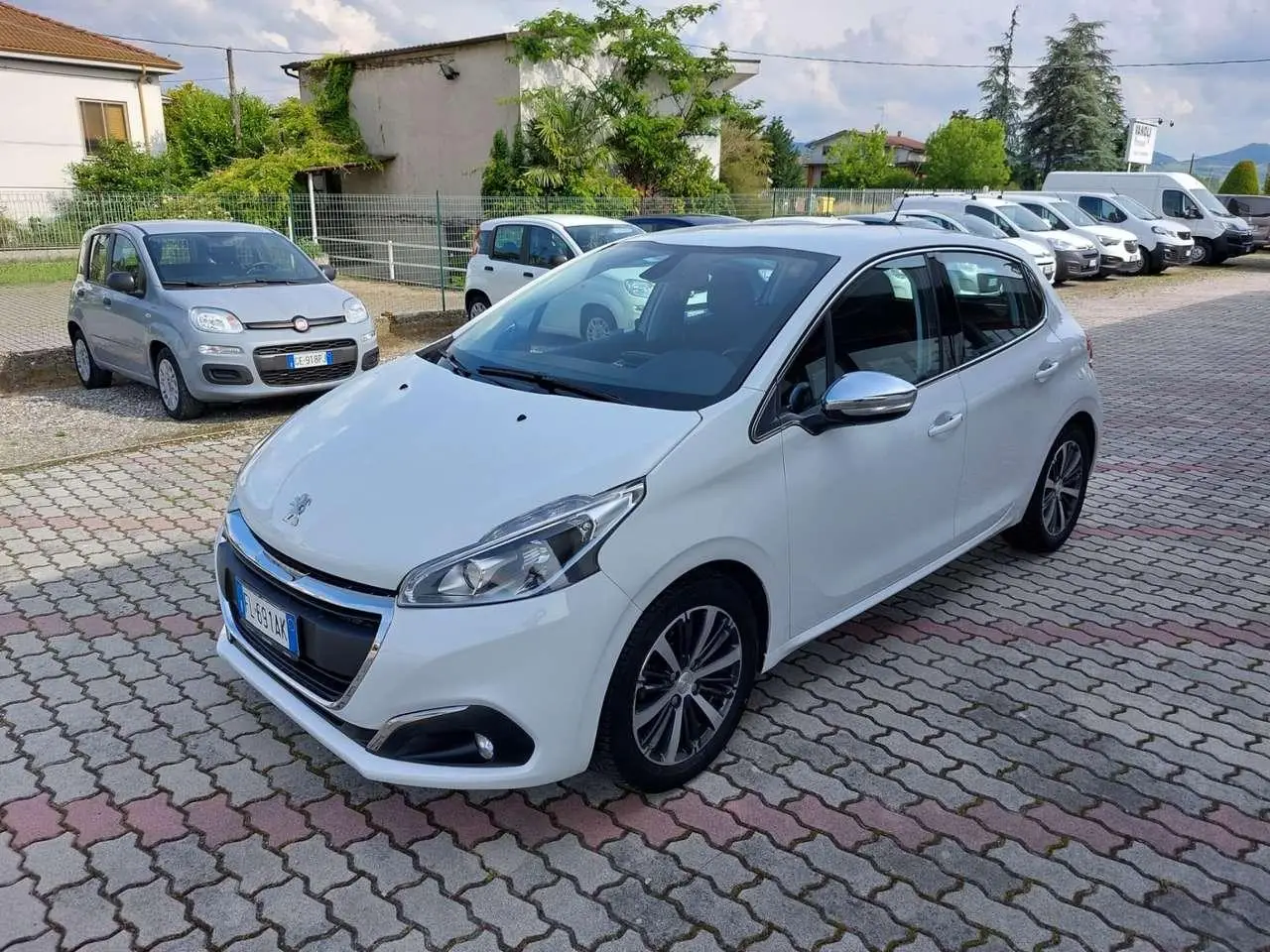 Photo 1 : Peugeot 208 2017 Essence