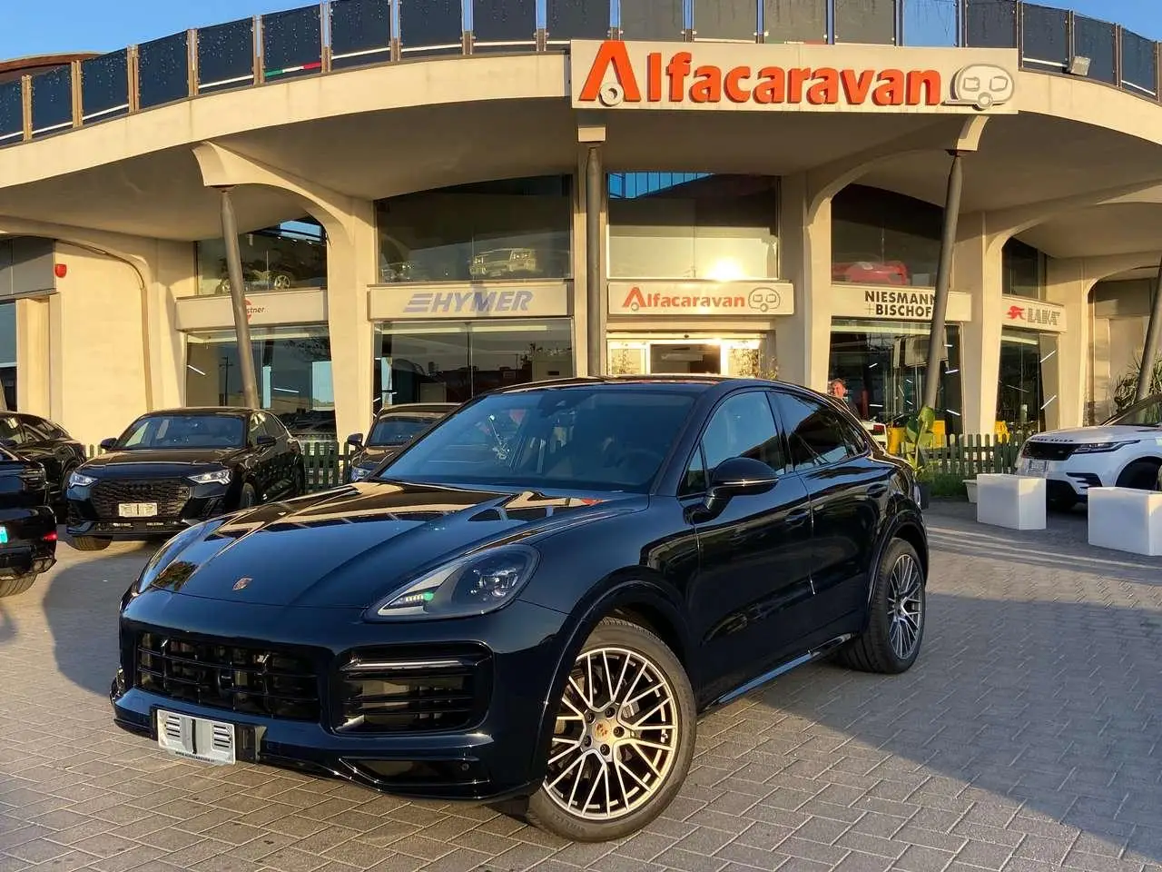 Photo 1 : Porsche Cayenne 2022 Petrol