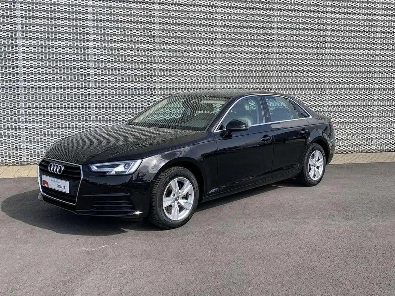 Photo 1 : Audi A4 2018 Petrol