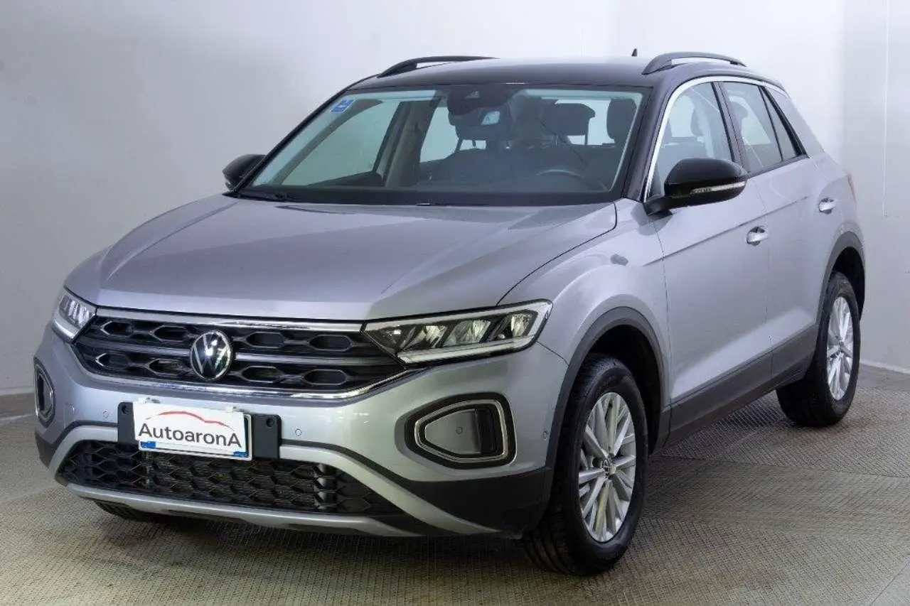 Photo 1 : Volkswagen T-roc 2023 Essence