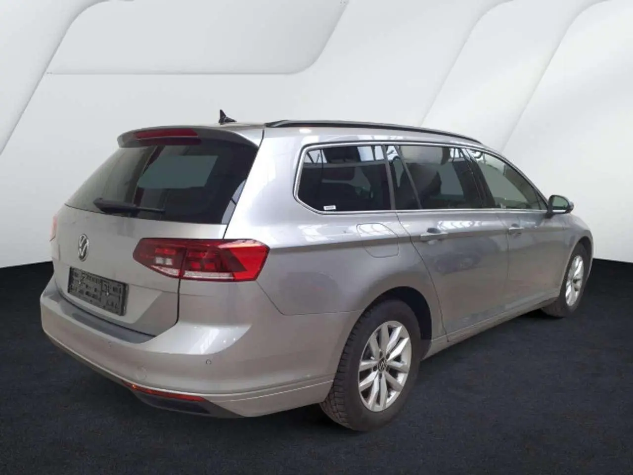 Photo 1 : Volkswagen Passat 2024 Petrol