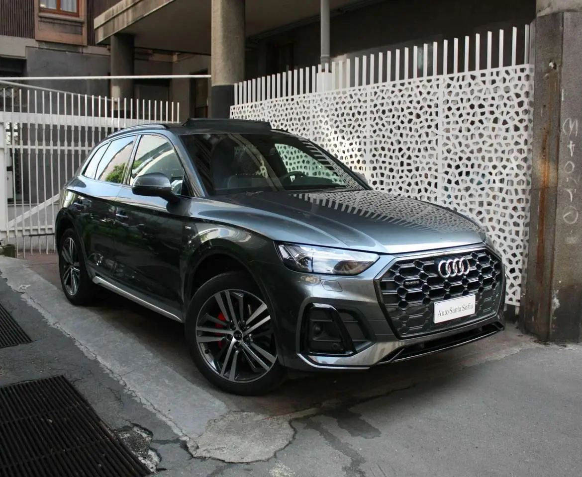 Photo 1 : Audi Q5 2021 Hybride