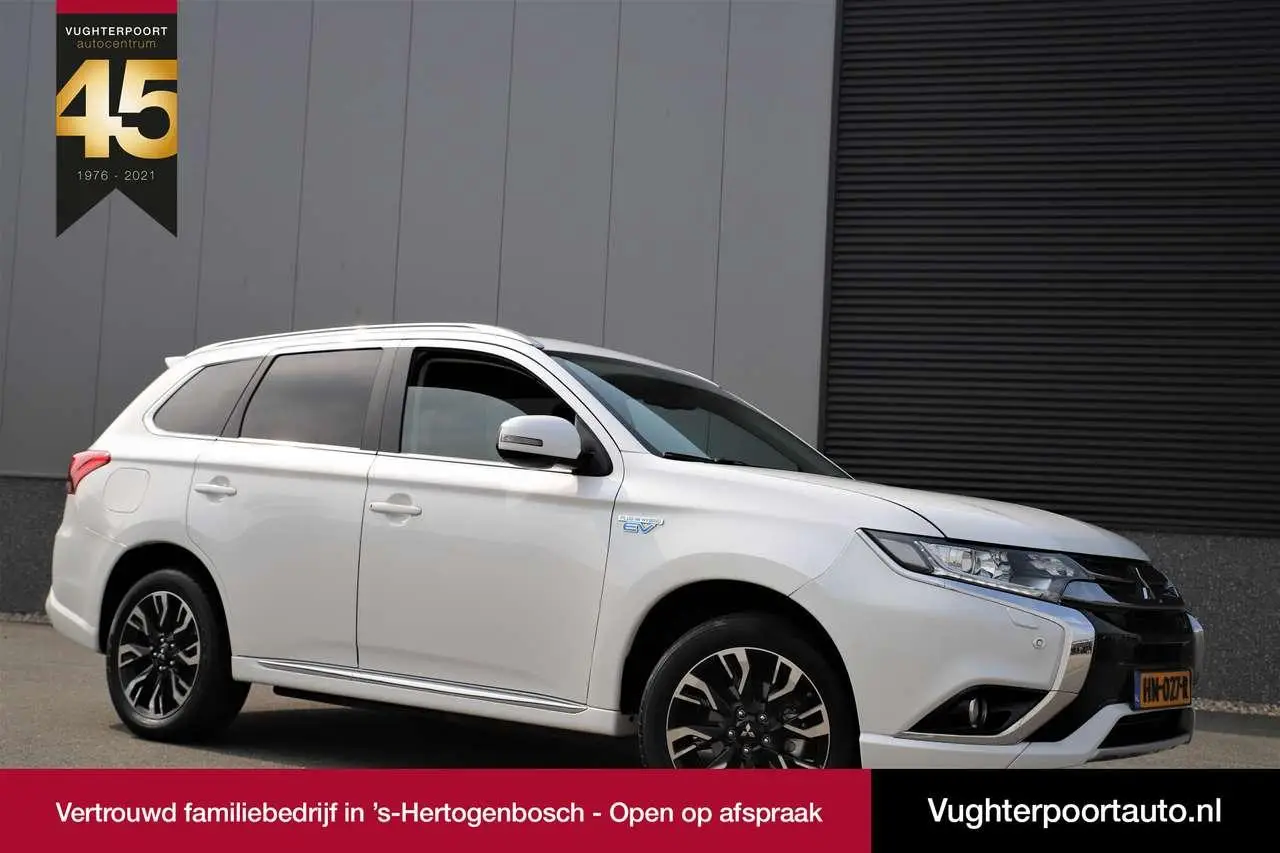 Photo 1 : Mitsubishi Outlander 2015 Hybride