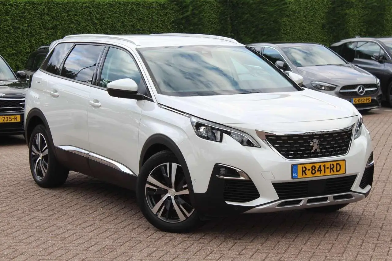 Photo 1 : Peugeot 5008 2018 Essence