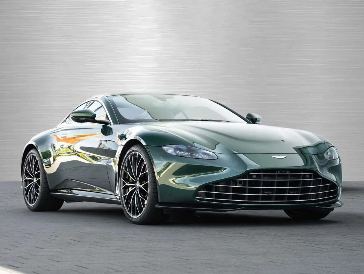 Photo 1 : Aston Martin V8 2023 Petrol