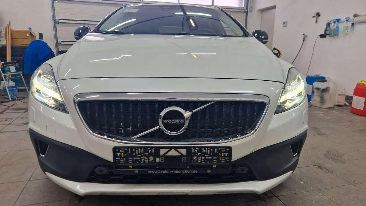 Photo 1 : Volvo V40 2017 Essence