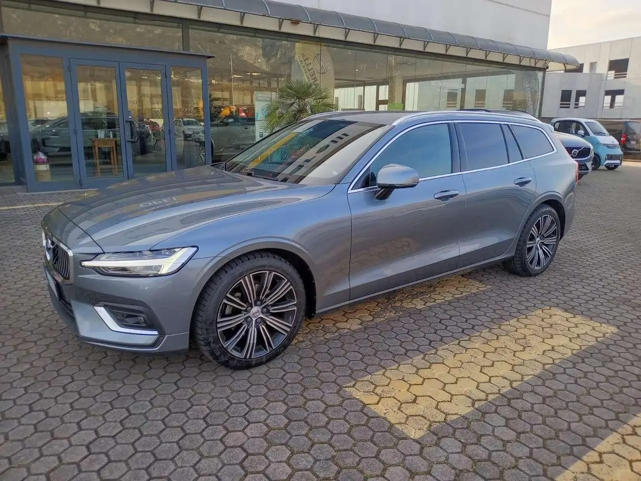 Photo 1 : Volvo V60 2020 Diesel