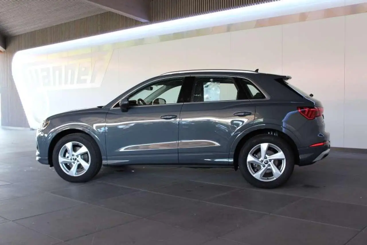 Photo 1 : Audi Q3 2023 Petrol