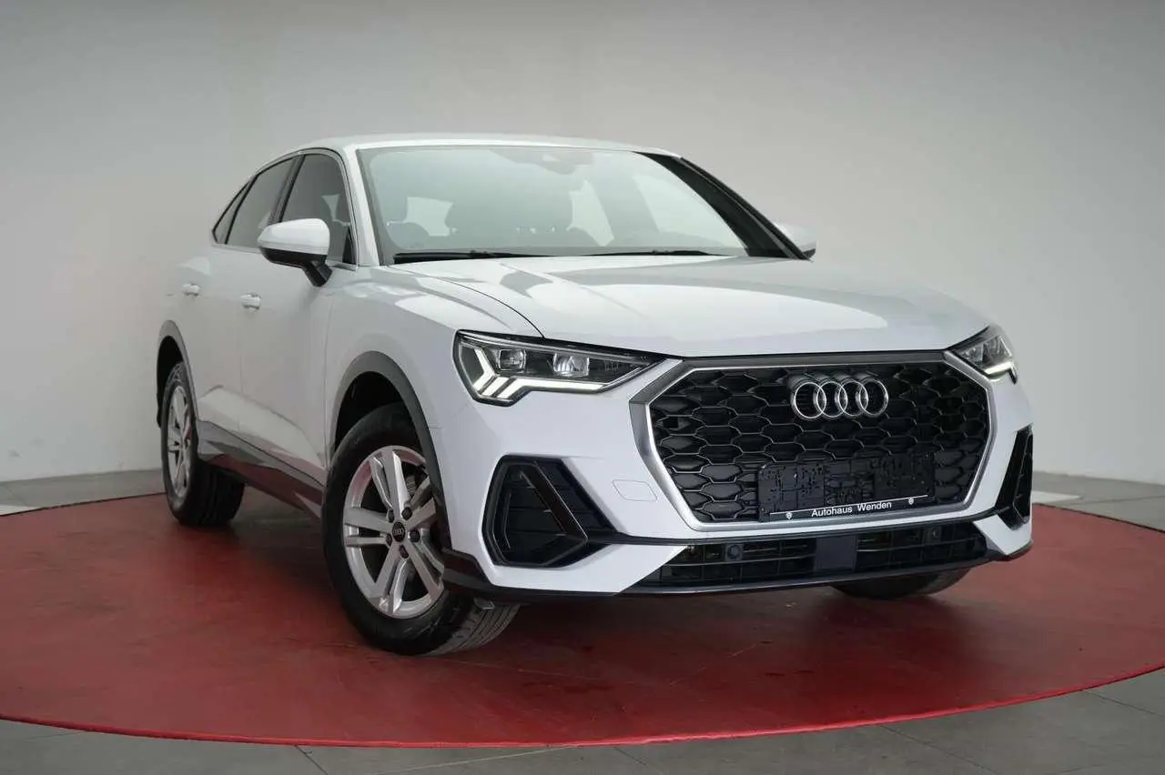 Photo 1 : Audi Q3 2021 Petrol