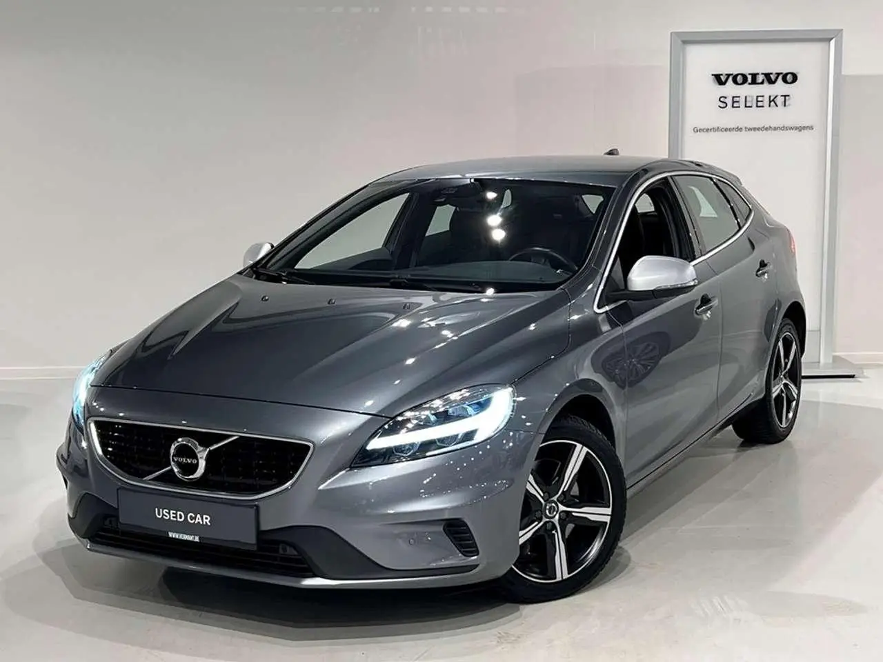 Photo 1 : Volvo V40 2019 Essence