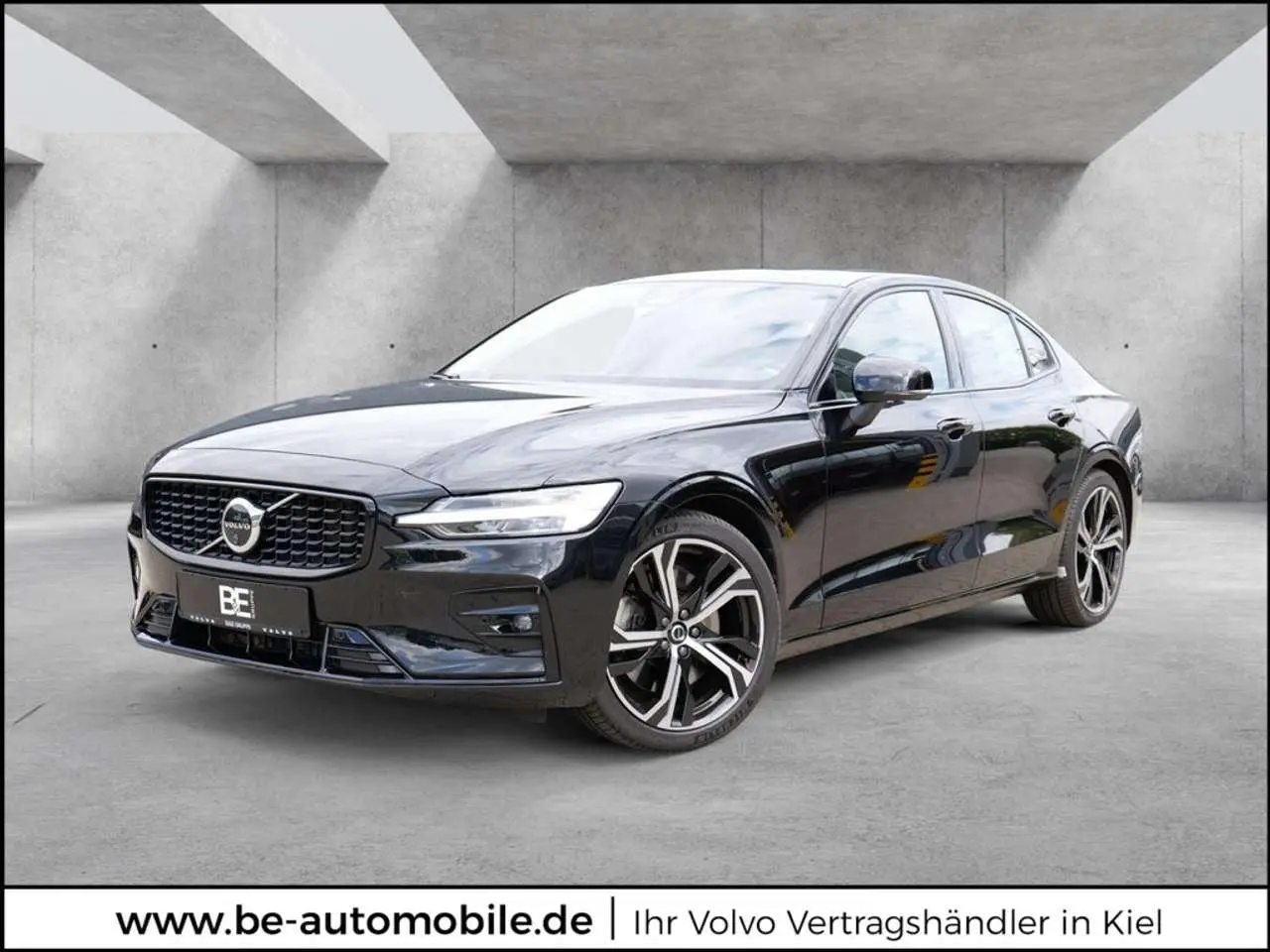 Photo 1 : Volvo S60 2024 Petrol