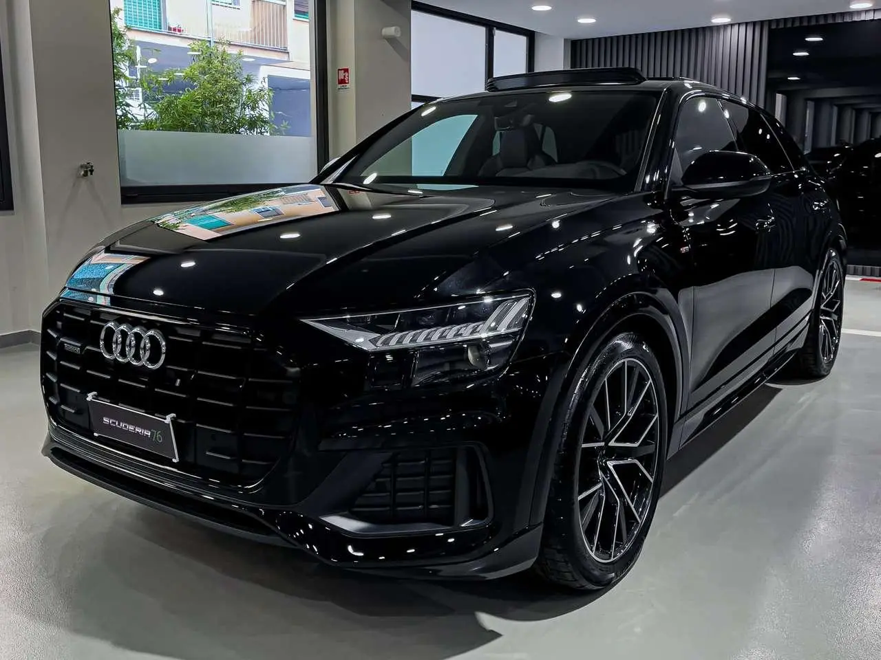 Photo 1 : Audi Q8 2023 Hybride