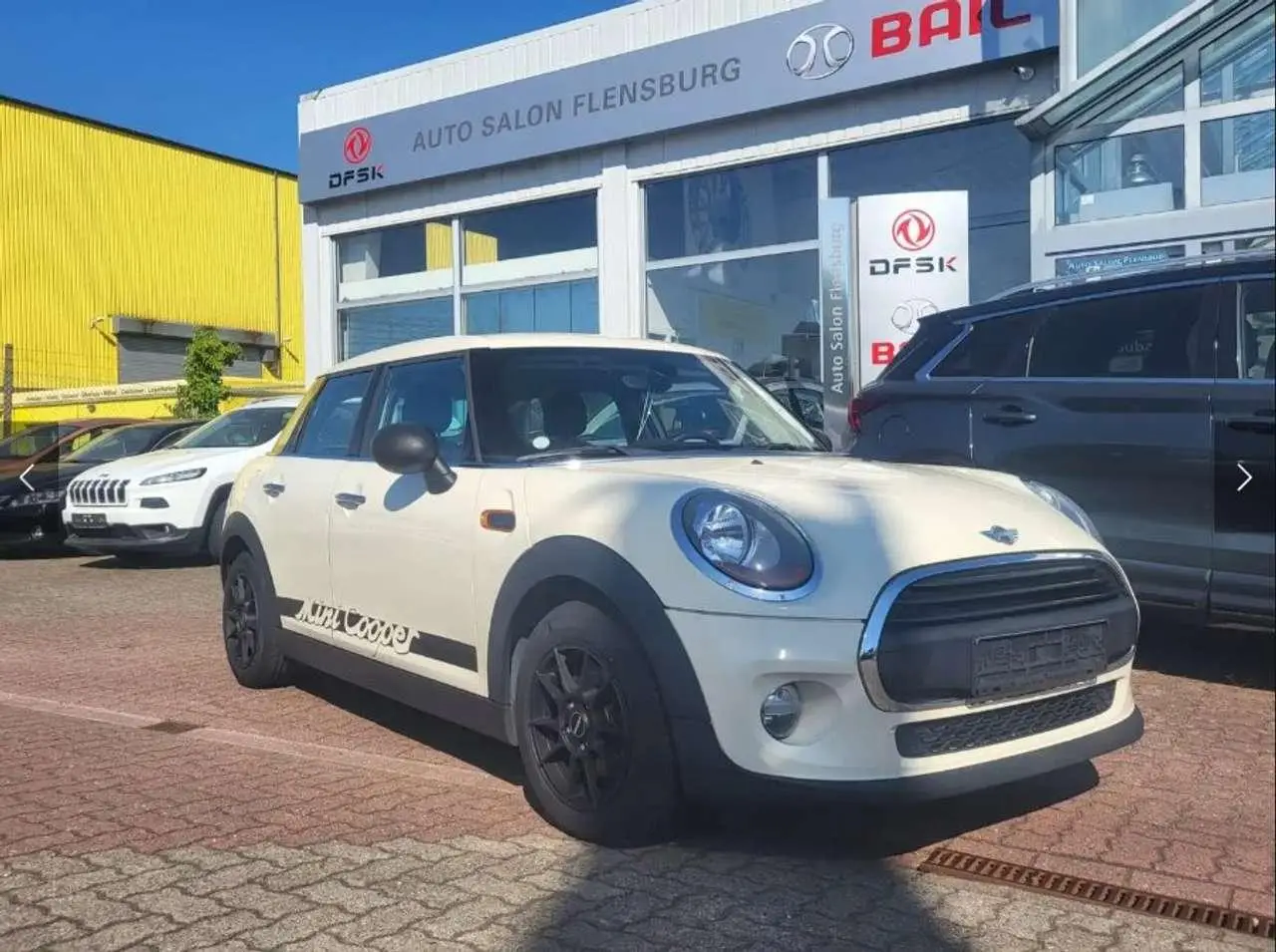 Photo 1 : Mini One 2015 Petrol