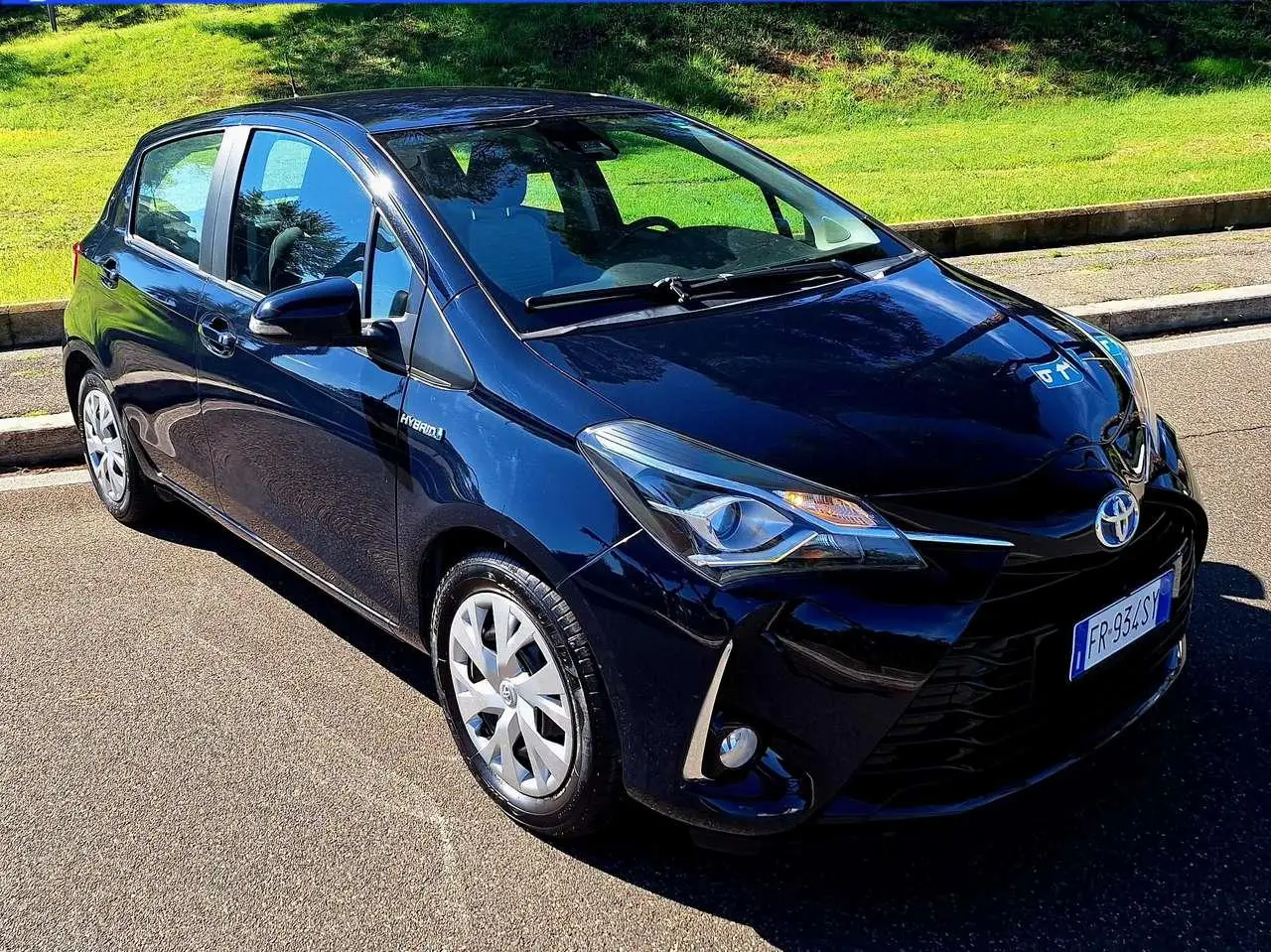 Photo 1 : Toyota Yaris 2018 Hybrid