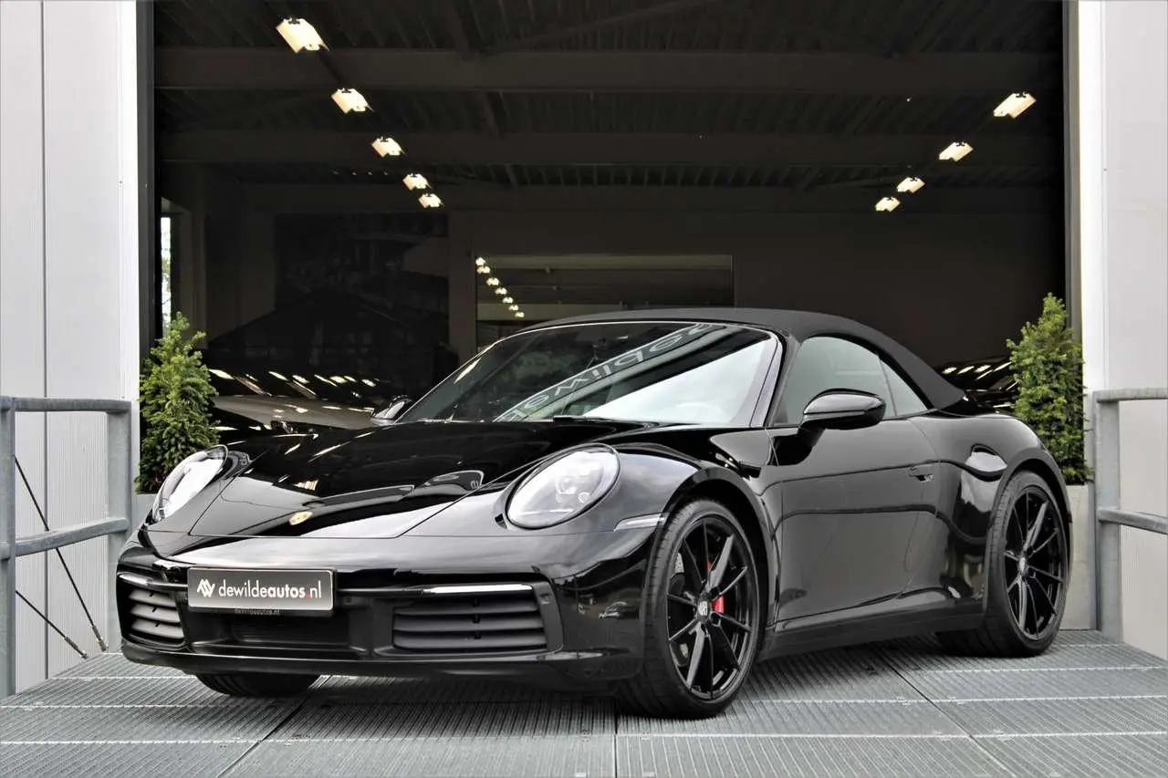 Photo 1 : Porsche 992 2020 Essence