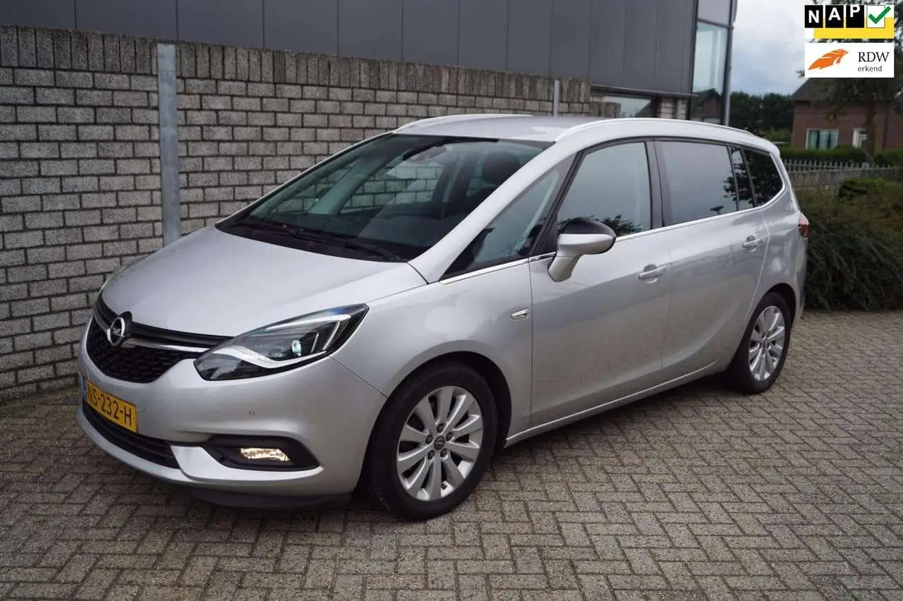 Photo 1 : Opel Zafira 2017 Petrol