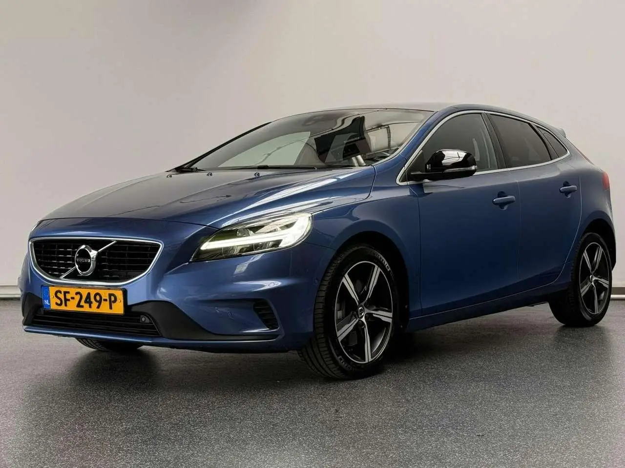 Photo 1 : Volvo V40 2018 Essence