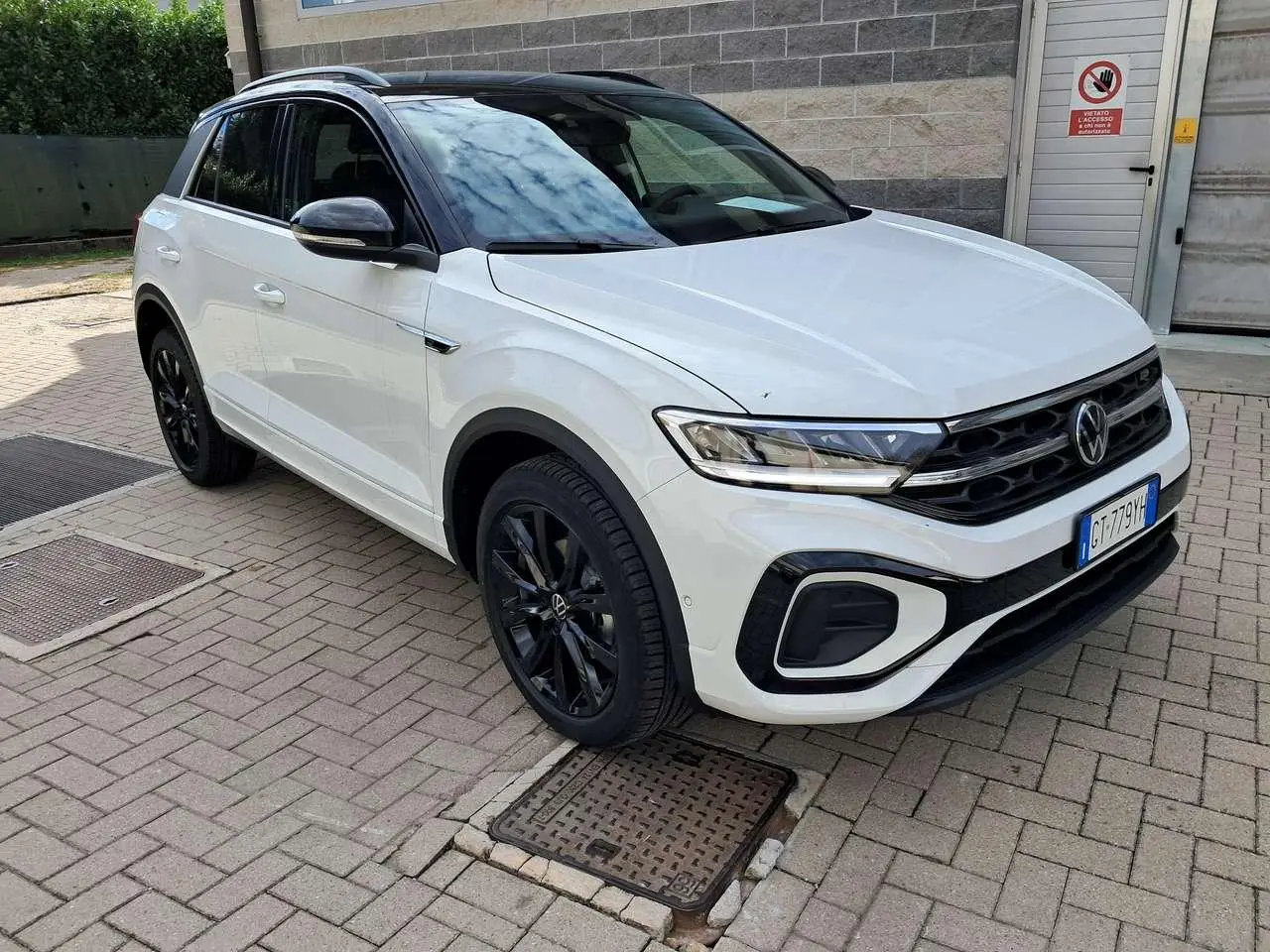 Photo 1 : Volkswagen T-roc 2024 Essence