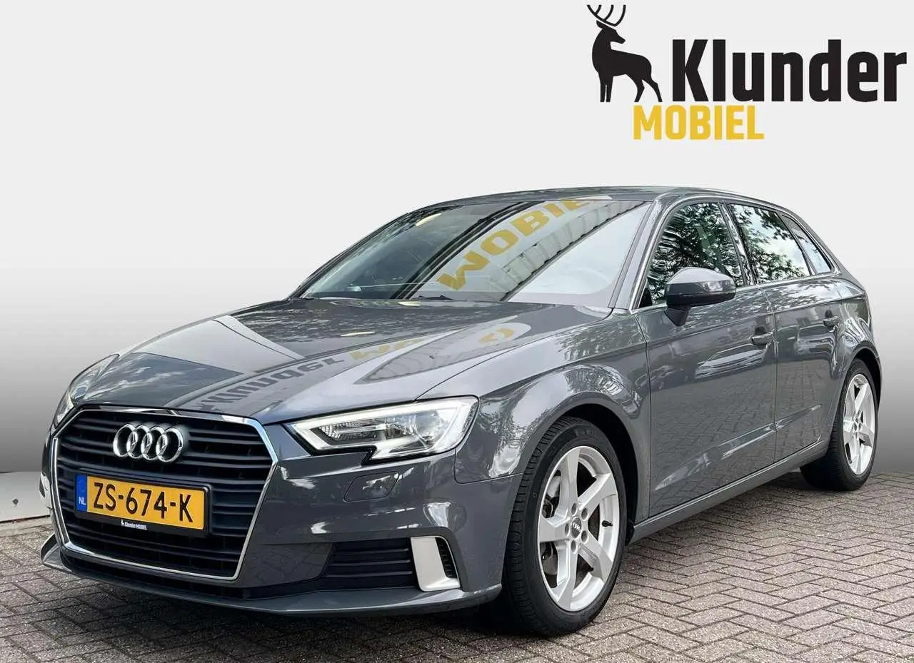 Photo 1 : Audi A3 2018 Petrol