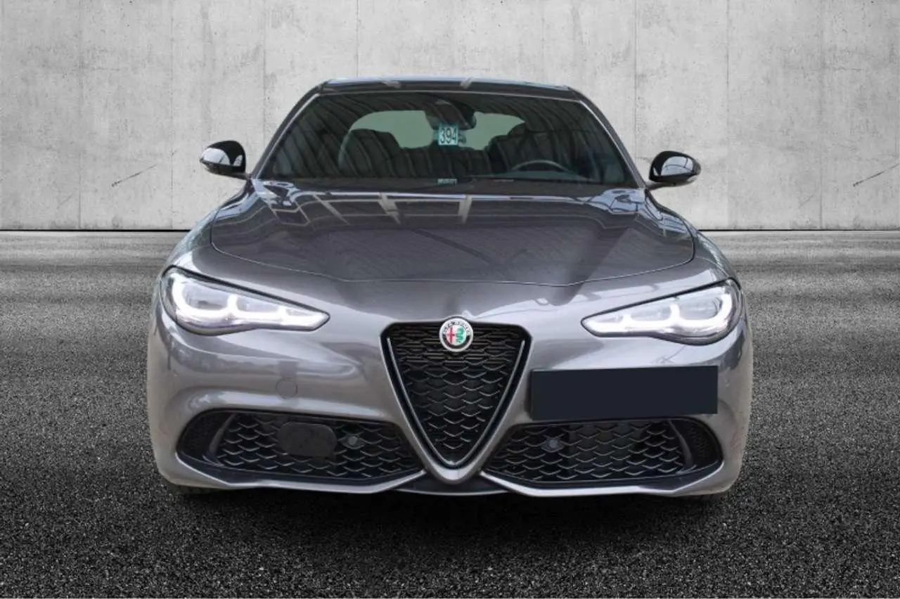 Photo 1 : Alfa Romeo Giulia 2023 Essence