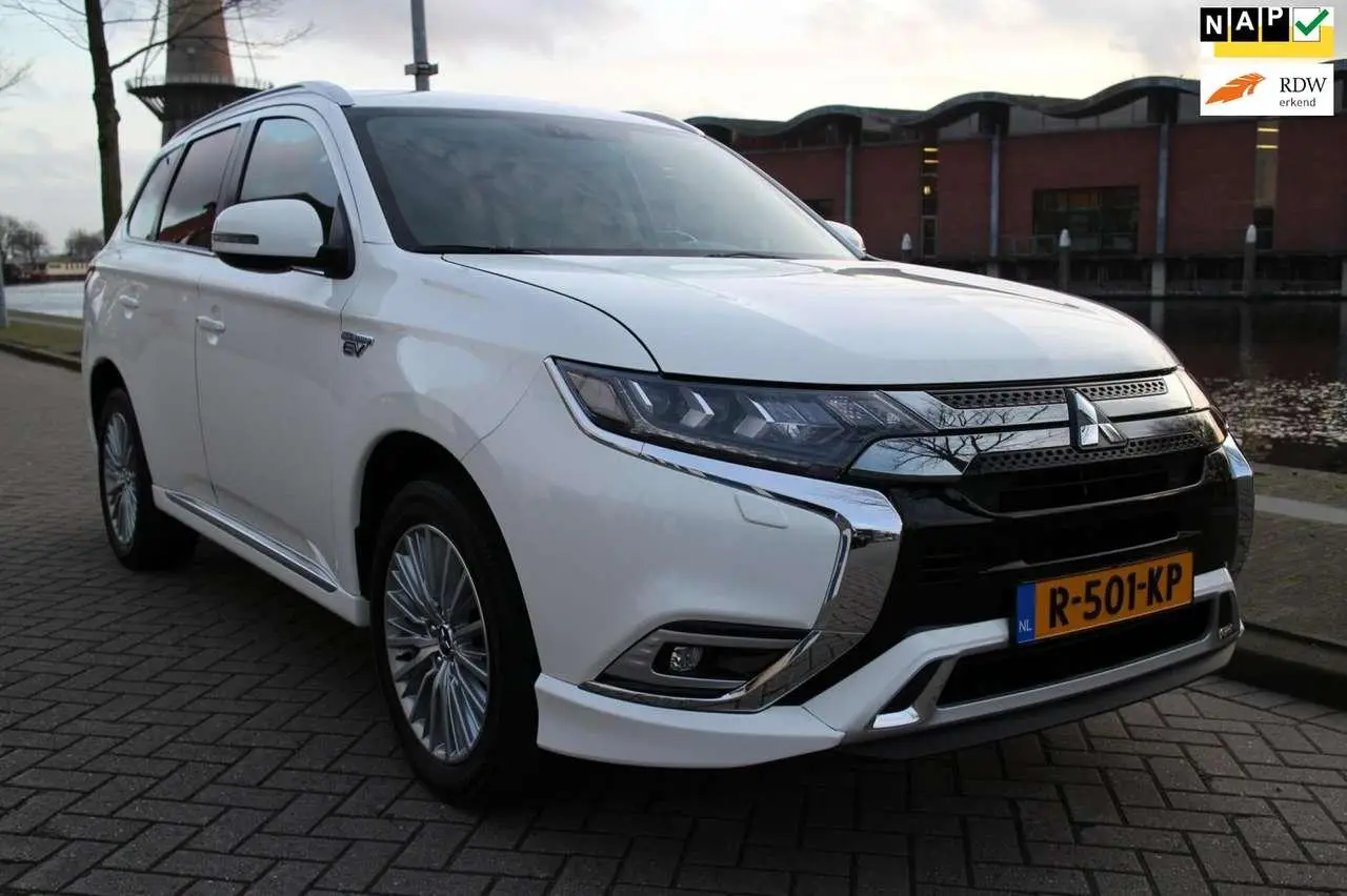 Photo 1 : Mitsubishi Outlander 2020 Hybrid