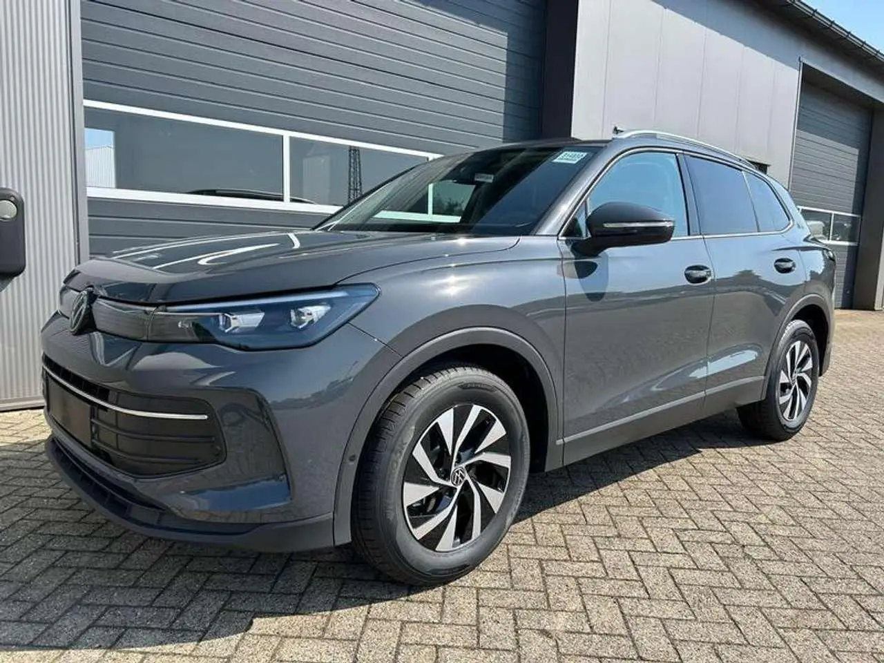 Photo 1 : Volkswagen Tiguan 2024 Petrol