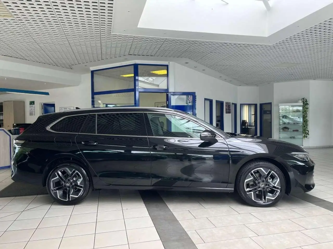 Photo 1 : Volkswagen Passat 2024 Petrol