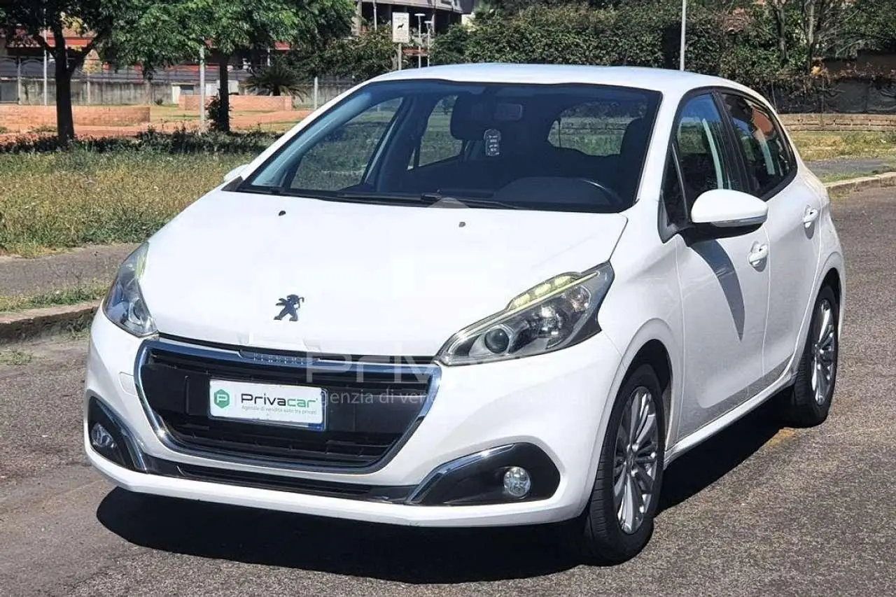 Photo 1 : Peugeot 208 2015 Essence