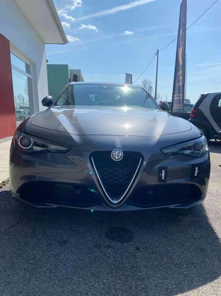 Photo 1 : Alfa Romeo Giulia 2018 Petrol