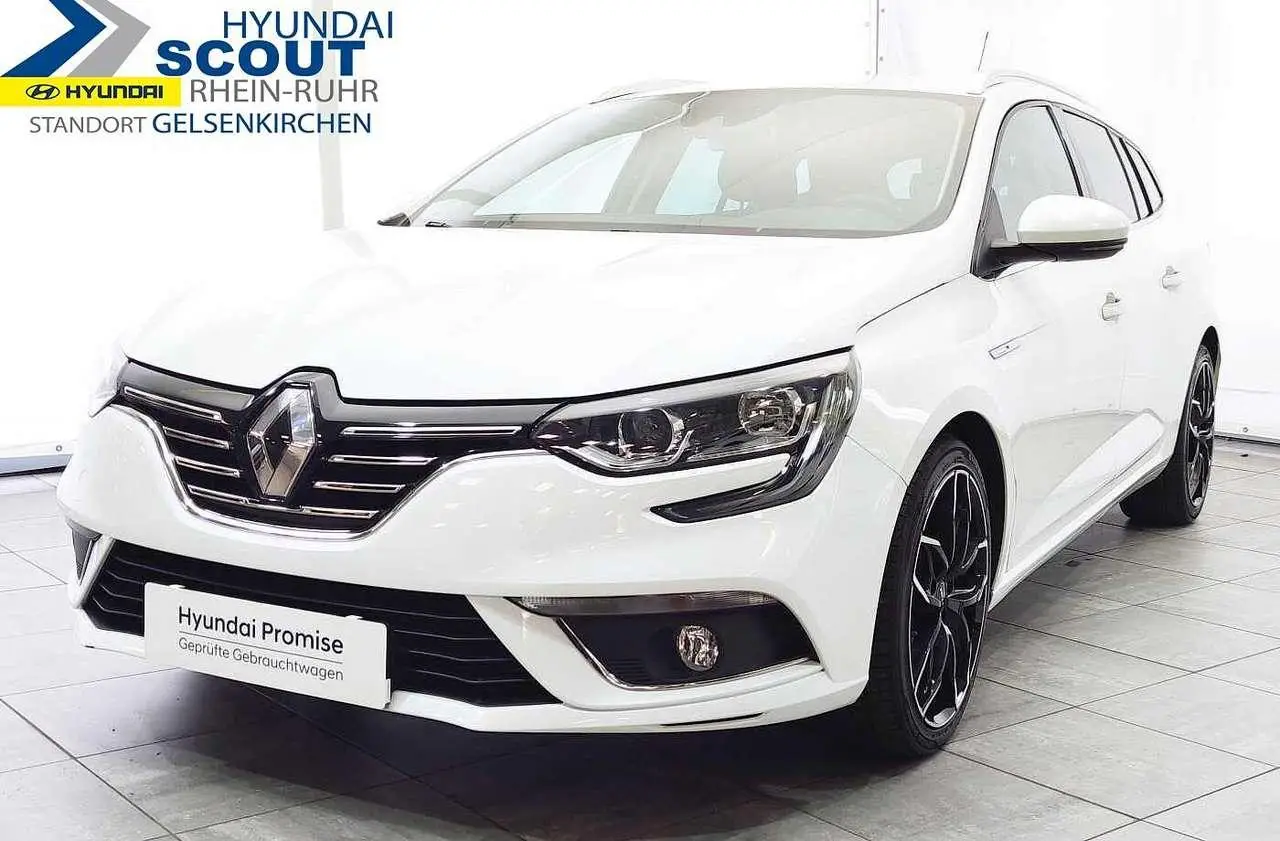 Photo 1 : Renault Megane 2017 Essence