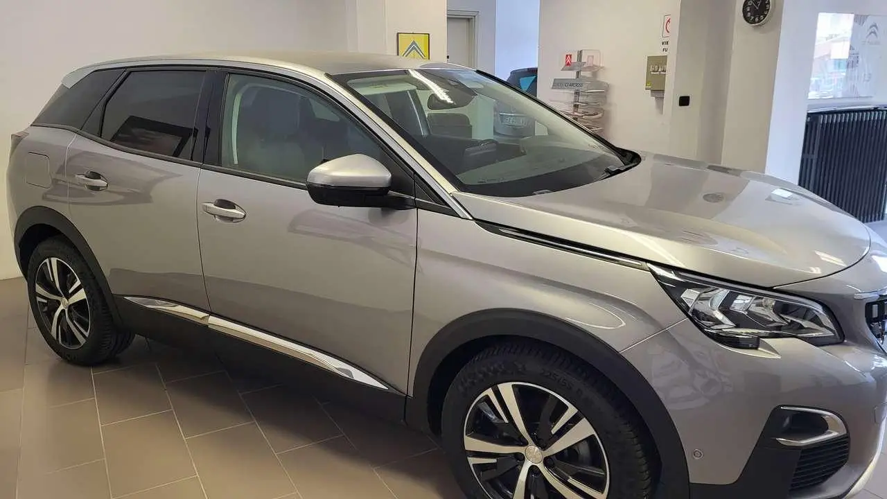 Photo 1 : Peugeot 3008 2019 Petrol