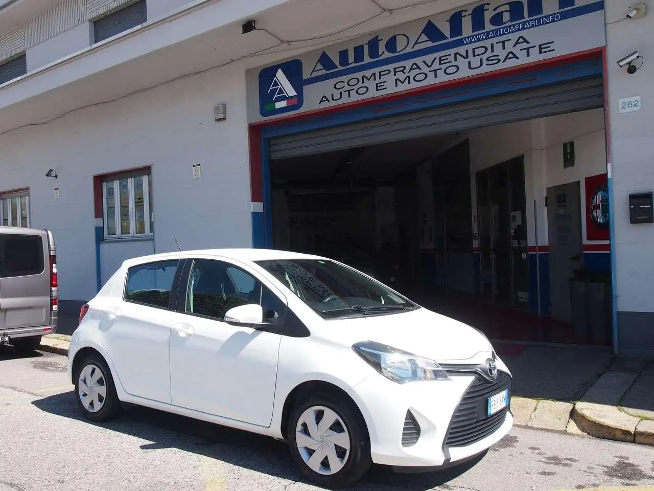 Photo 1 : Toyota Yaris 2016 Petrol