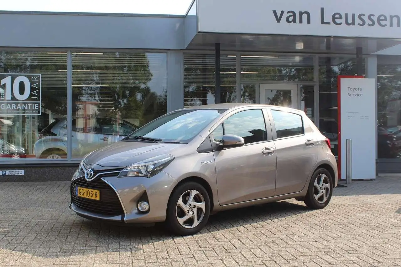 Photo 1 : Toyota Yaris 2015 Hybrid