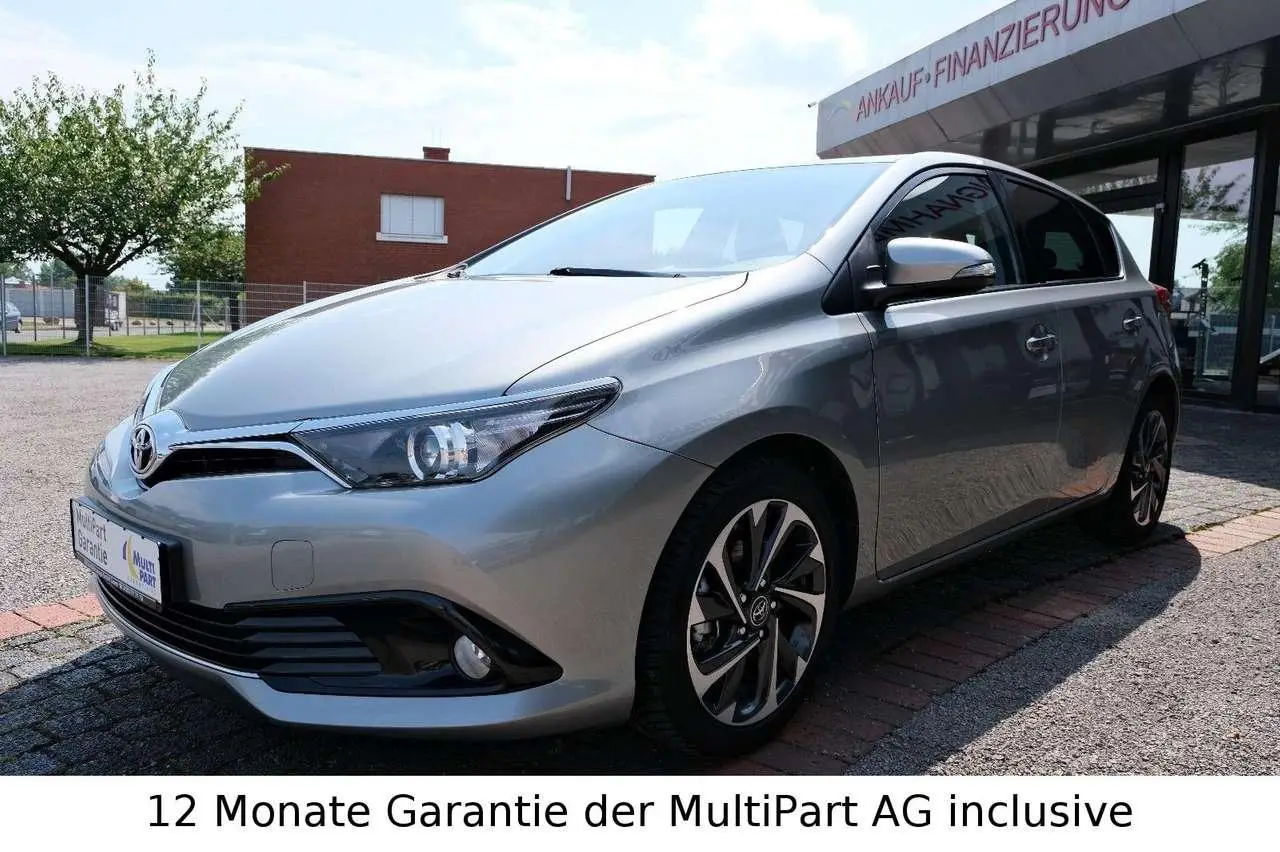 Photo 1 : Toyota Auris 2015 Petrol