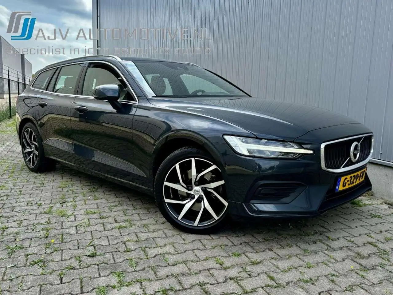 Photo 1 : Volvo V60 2019 Essence