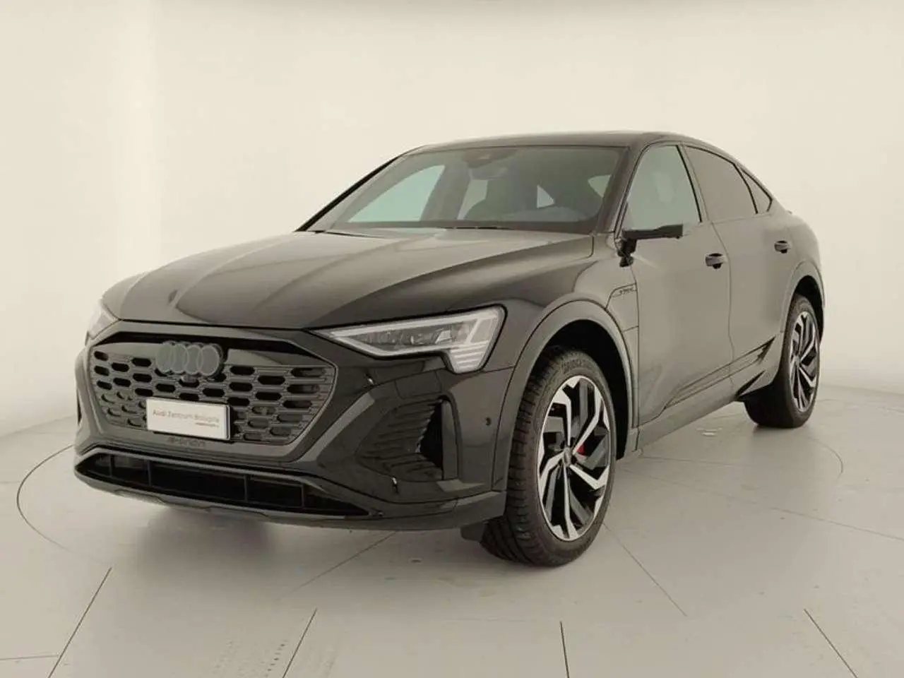 Photo 1 : Audi Q8 2024 Électrique