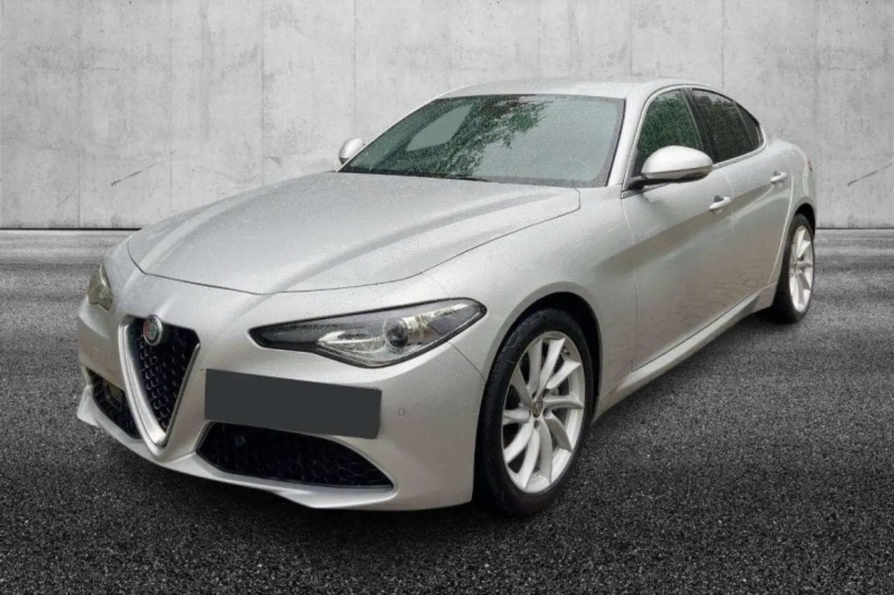 Photo 1 : Alfa Romeo Giulia 2020 Essence