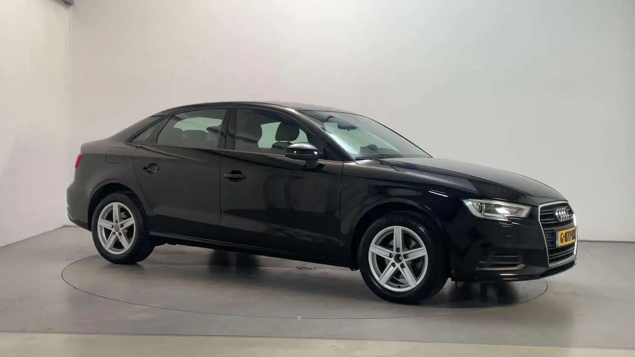 Photo 1 : Audi A3 2019 Petrol