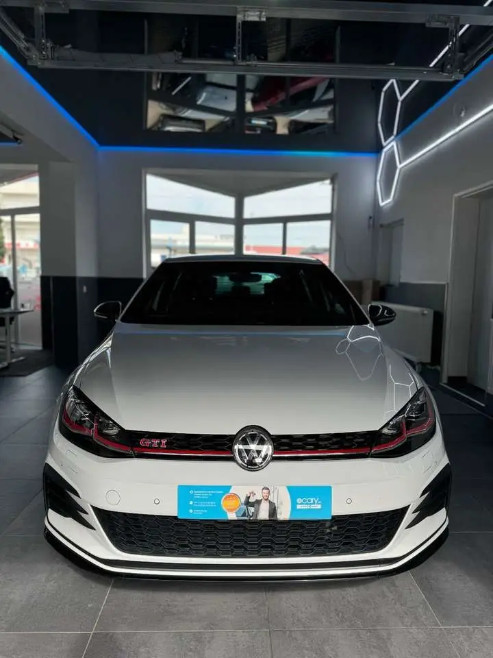 Photo 1 : Volkswagen Golf 2019 Petrol