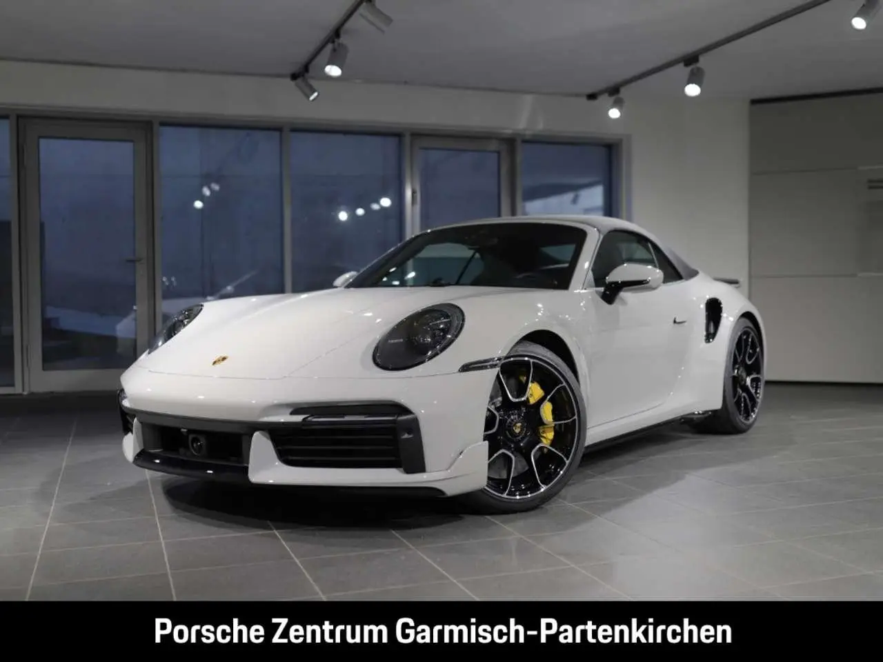 Photo 1 : Porsche 992 2024 Essence