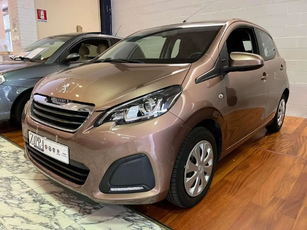 Photo 1 : Peugeot 108 2015 Petrol