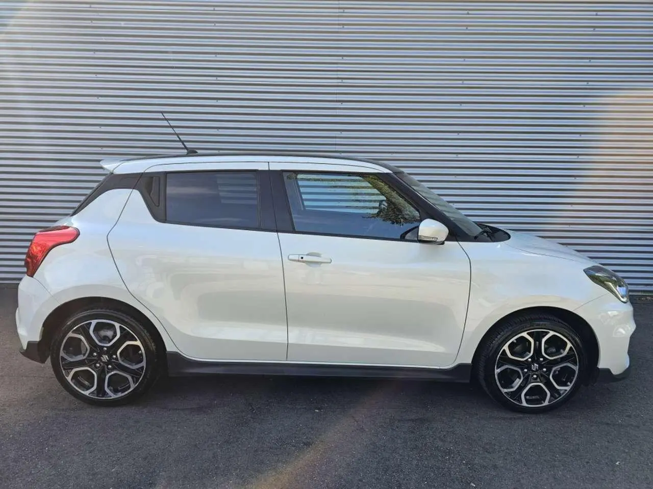 Photo 1 : Suzuki Swift 2019 Petrol