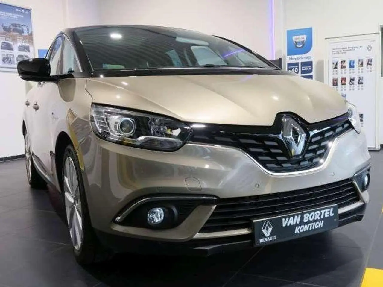 Photo 1 : Renault Scenic 2019 Essence