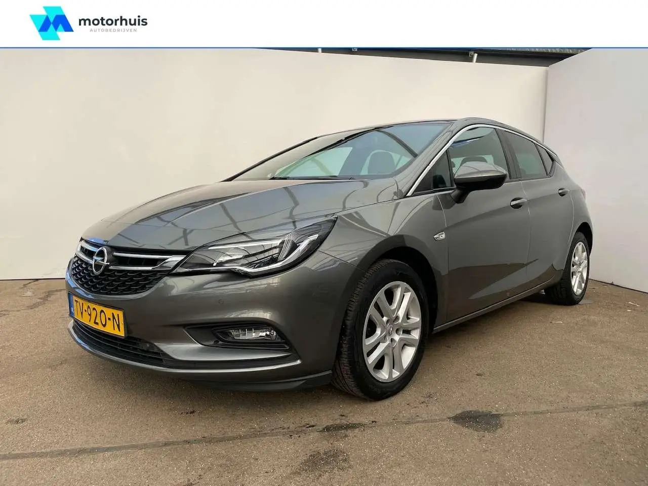 Photo 1 : Opel Astra 2018 Petrol