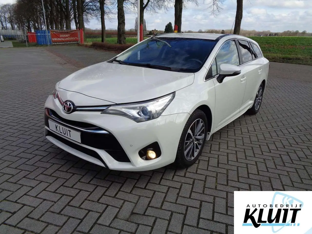 Photo 1 : Toyota Avensis 2016 Petrol