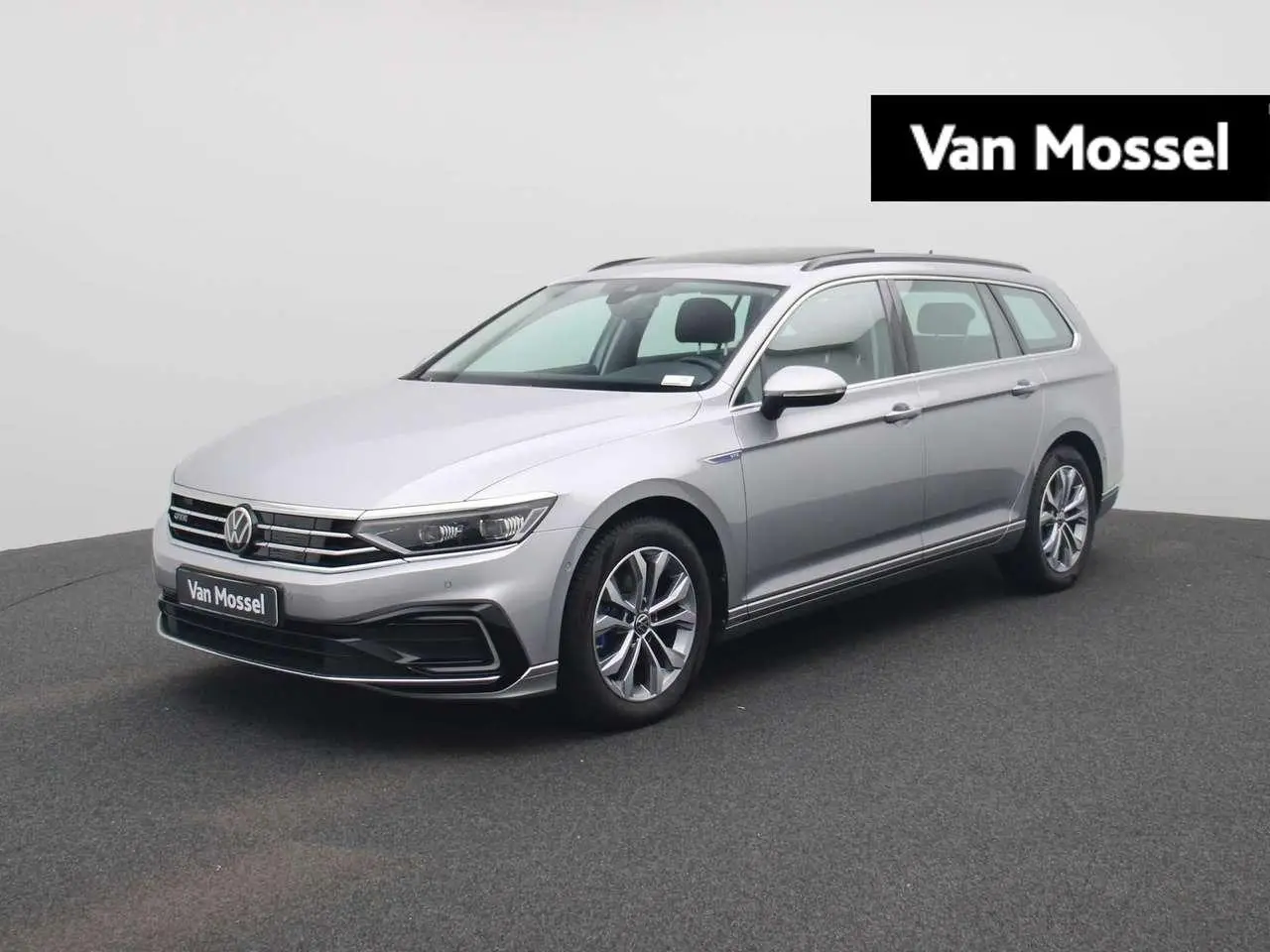 Photo 1 : Volkswagen Passat 2021 Hybride