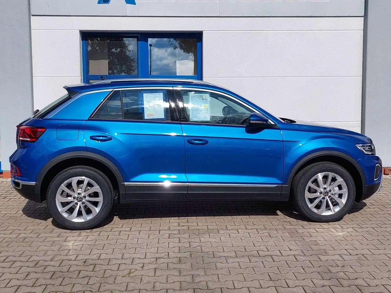 Photo 1 : Volkswagen T-roc 2023 Essence