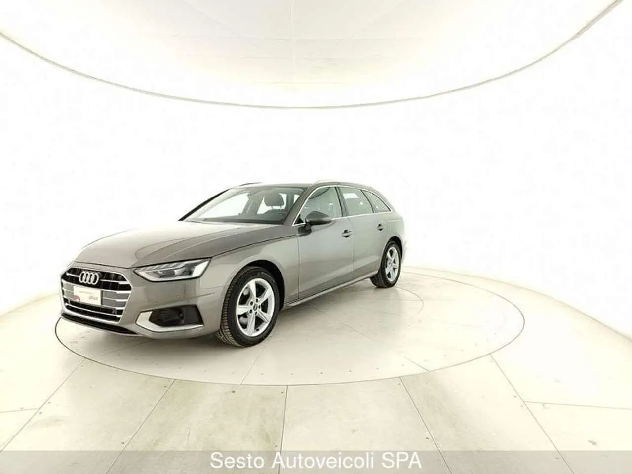 Photo 1 : Audi A4 2021 Hybride