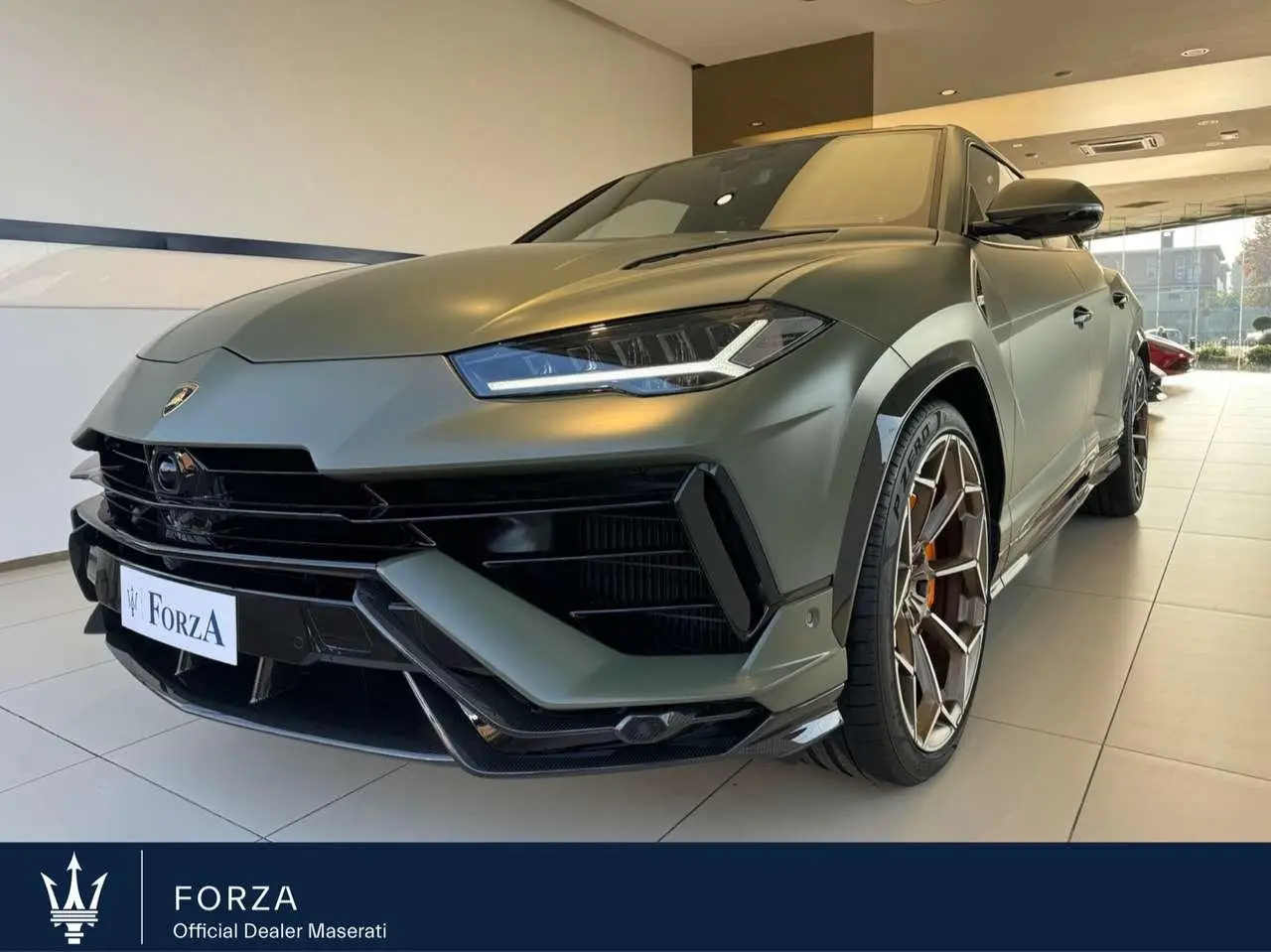 Photo 1 : Lamborghini Urus 2023 Essence